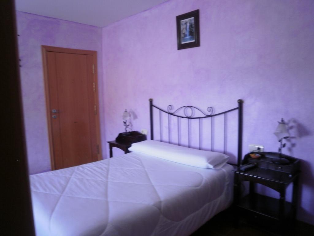 Hostal El Olmo Camarena de la Sierra Pokoj fotografie